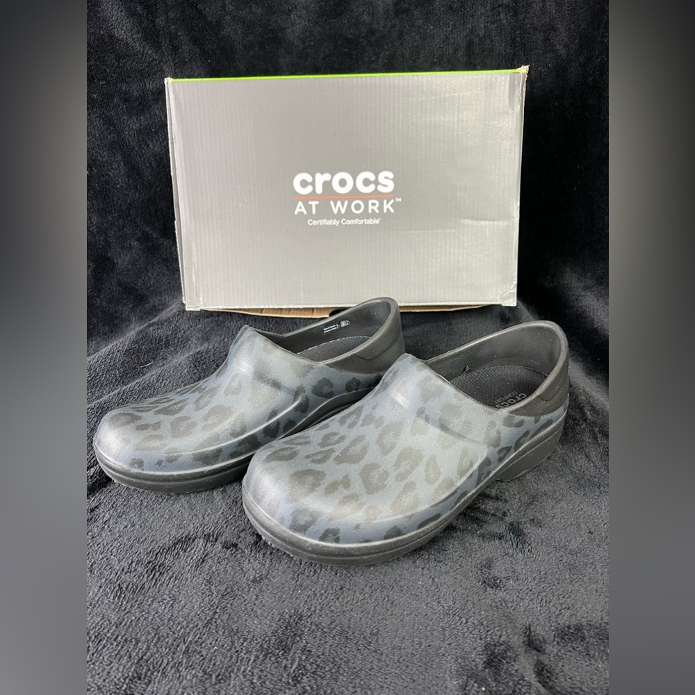 WOMEN'S CROCS WORK NERIA PRO II GRAPHIC SLIP-RESISTANT CLOGS